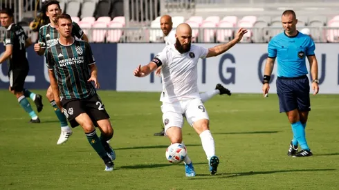 Gonzalo Higuain #9 of Inter Miami FC controls the ball against the Los Angeles Galaxy (Getty)