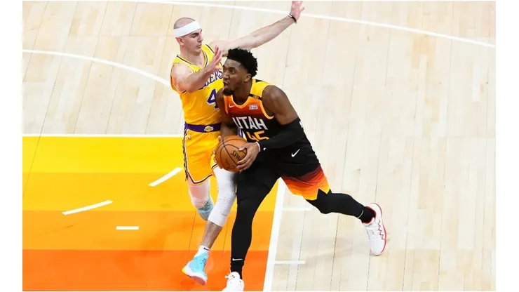 Alex Caruso guarding Donovan Mitchell. (Getty)