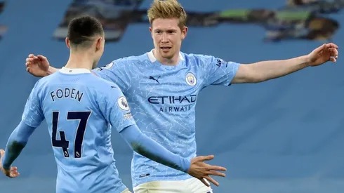 Kevin De Bruyne (right) of Manchester City celebrates with teammate Phil Foden (left).