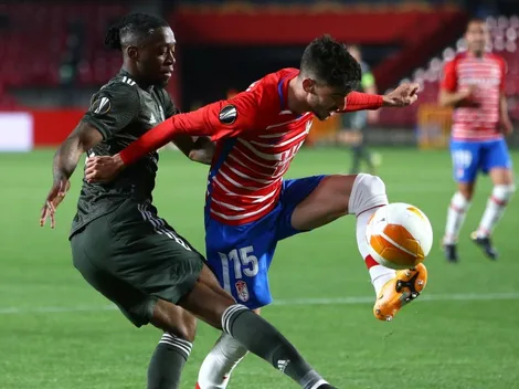 Naked man runs into the pitch in Granada vs. Man United: Memes and reactions