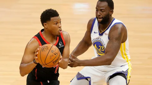 Kyle Lowry (left) of the Toronto Raptors is guarded by Draymond Green (right) of the Golden State Warriors.