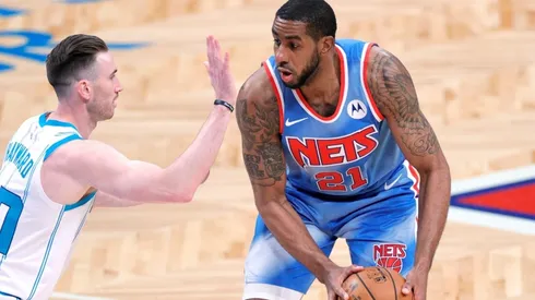 LaMarcus Aldridge vs. Gordon Hayward. (Getty)