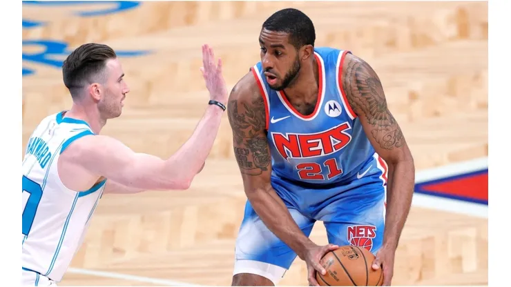 LaMarcus Aldridge vs. Gordon Hayward. (Getty)