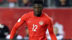 Alphonso Davies of Canada dribbles the ball against the United States.