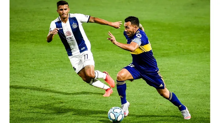 Boca Juniors' Carlos Tevez runs with the ball against Talleres (Getty).