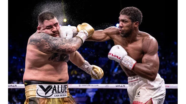 Anthony Joshua (r) punches Andy Ruiz Jr during the IBF, WBA, WBO & IBO World Heavyweight Title Fight (Getty)
