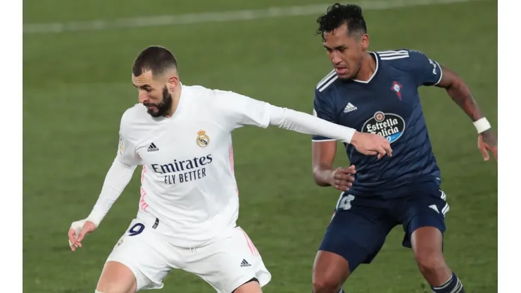 Karim Benzema of Real Madrid (left) is put under pressure by Renato Tapia of Celta Vigo (right).