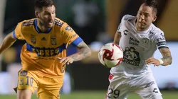 Andre-Pierre Gignac (left) of Tigres fights for the ball with Rodrigo Salinas (right) of Pachuca. (Getty)