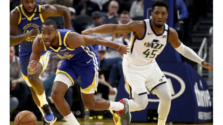 Alec Burks (right) of the Golden State Warriors goes for the ball after he stole it from Donovan Mitchell (left) of the Utah Jazz. (Getty).jpg