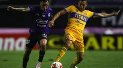Martin Rodriguez (left) of Mazatlan and Edgar Dueñas (right) of Tigres. (Getty).jpg