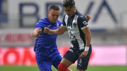 Edson Gutiérrez (right) of Monterrey fights for the ball with Jonathan Rodríguez #(left) of Cruz Azul.(Getty)