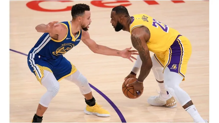 Stephen Curry guarding LeBron James. (Getty)