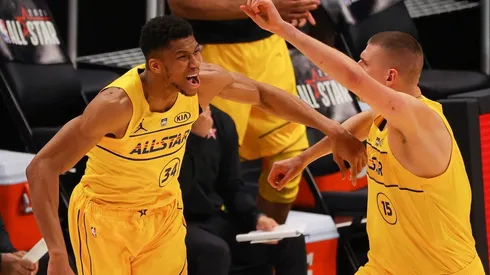 Giannis Antetokounpmo & Nikola Jokic. (Getty)