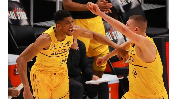 Giannis Antetokounpmo & Nikola Jokic. (Getty)