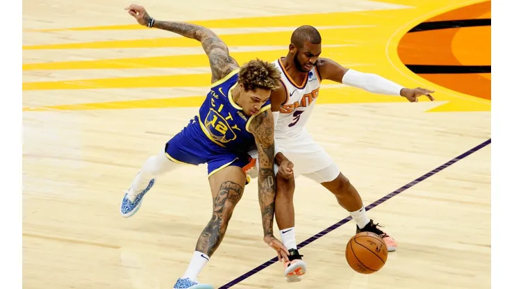 Chris Paul (right) of the Phoenix Suns and Kelly Oubre Jr. (left) of the Golden State Warriors. (Getty)