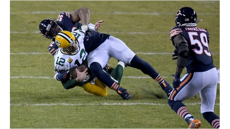 Khalil Mack sacking Aaron Rodgers. (Getty)