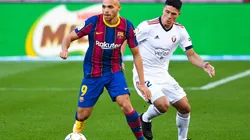 Martin Brathwaite (left) of Barcelona competes for the ball with Facundo Roncaglia (right) of Osasuna. (Getty)
