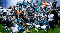Players of Leon celebrate their championship after defeating Pumas UNAM at the Torneo Guard1anes 2020 Liga MX. (Getty)