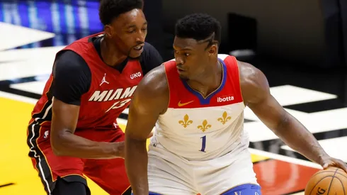 Zion Williamson (right) of the New Orleans Pelicans is defended by Bam Adebayo (left) of the Miami Heat. (Getty)