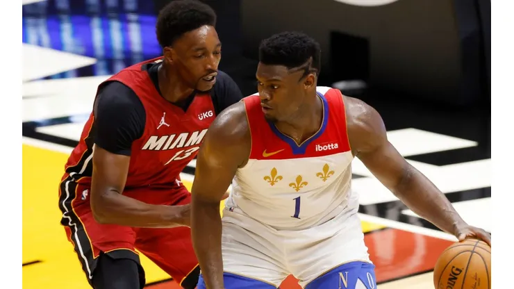 Zion Williamson (right) of the New Orleans Pelicans is defended by Bam Adebayo (left) of the Miami Heat. (Getty)