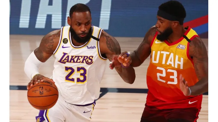 LeBron James (left) of the Los Angeles Lakers drives against Royce O'Neale (right) of the Utah Jazz. (Getty)