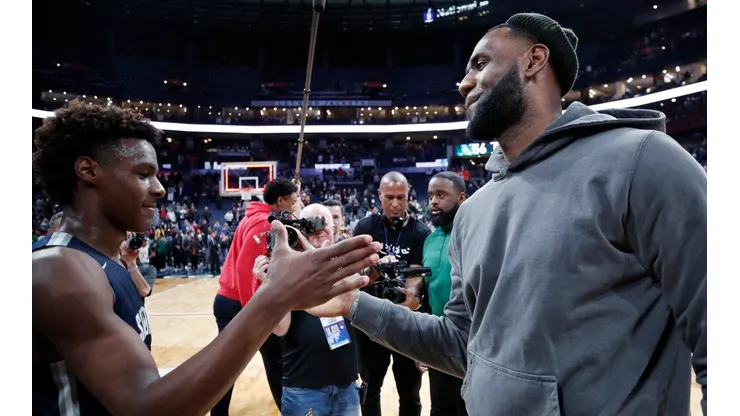 Bronny James and his father LeBron James. (Getty)