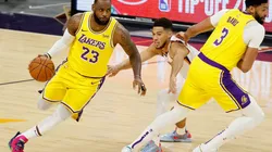 LeBron James playing against Devin Booker in the 2020/21 NBA season. (Getty)