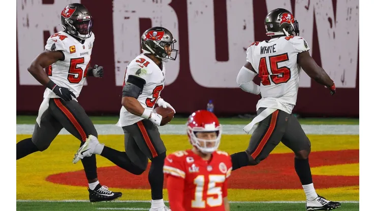 Tampa Bay Buccaneers' players celebrate while Patrick Mahomes leaves the field. (Getty)
