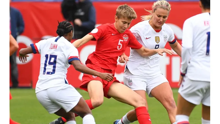 Crystal Dunn (left) and Lindsey Horan (right) of the United States and Rebecca Quinn (centre) of Canada. (Getty)