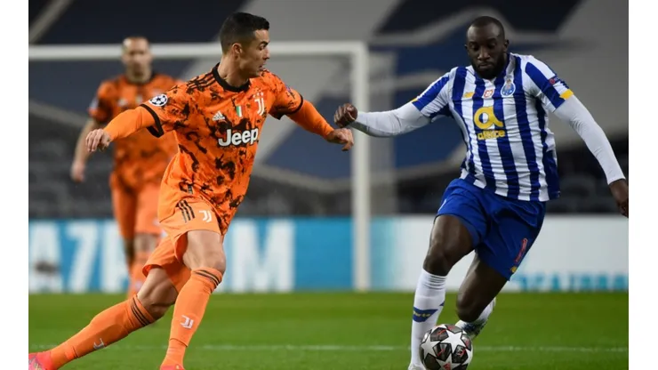 Cristiano Ronaldo fighting for the ball during Juventus-Porto game. (Getty)