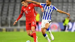 Benjamin Pavard (left) of Bayern Munich battles for possession with Matheus Cunha (right) of Hertha Berlin. (Getty)