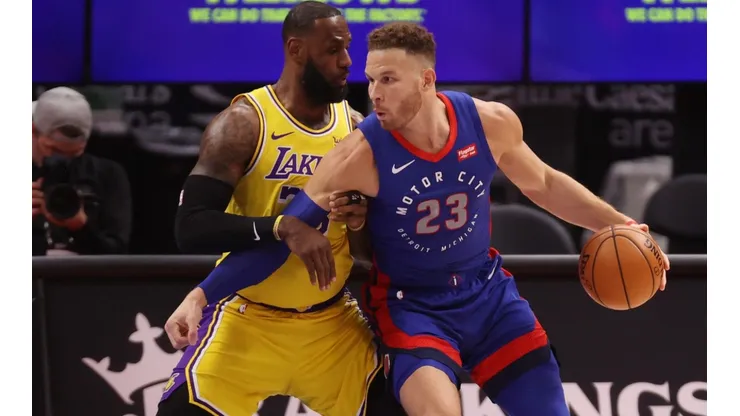 Blake Griffin (right) of the Detroit Pistons tries to get around LeBron James (left) of the Los Angeles Lakers. (Getty)