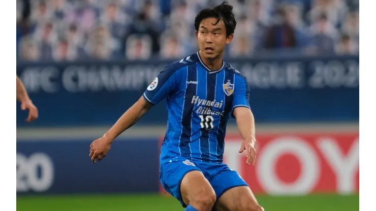 Yoon Bit-garam of Ulsan Hyundai on the ball during the AFC Champions League. (Getty)