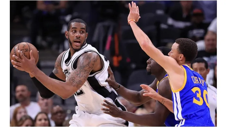 LaMarcus Aldridge & Stephen Curry. (Getty)