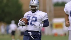 Running back Emmitt Smith of the Dallas Cowboys in action during the 1998 Dallas Cowboys Training Camp. (Getty)