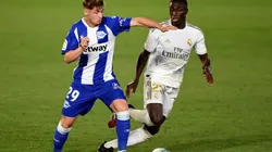 Ferland Mendy (right) of Real Madrid challenges Borja Sainz (left) of Alaves. (Getty)