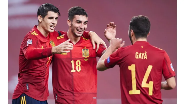 Ferran Torres (centre) of Spain celebrates scoring a goal vs Germany. (Getty)
