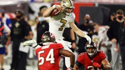 Taysom Hill vs. the Buccaners. (Getty)