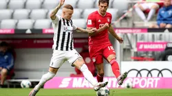 Leon Goretzka (right) of Bayern Munich challenges Jonathan Schmid (left) of Freiburg. (Getty)