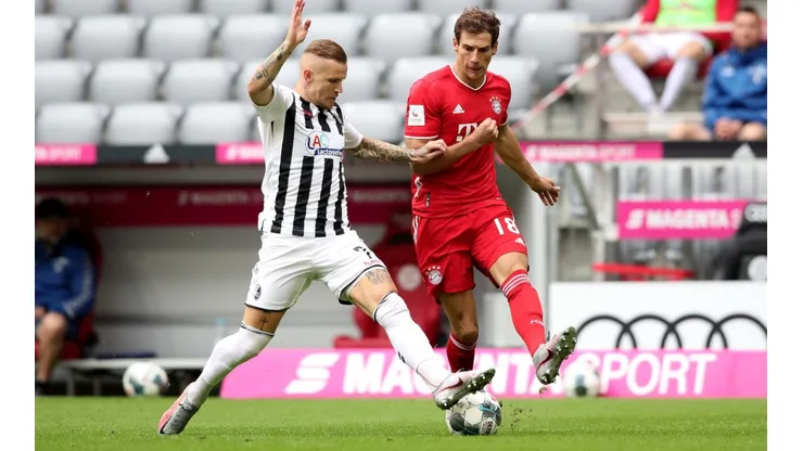 Leon Goretzka (right) of Bayern Munich challenges Jonathan Schmid (left) of Freiburg. (Getty)