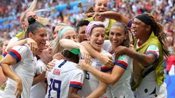 The USWNT celebrate a goal in the 2019 FIFA Women's World Cup Final. (Getty)