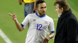 Head coach Carlos de los Cabos (right) of El Salvador talks with Marvin Monterrosa (left) against the United States. (Getty)