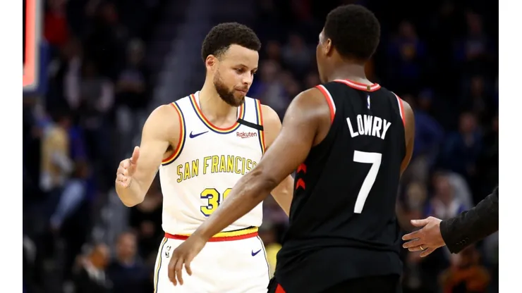 Stephen Curry of the Golden State Warriors (left) shakes hands with Kyle Lowry of the Toronto Raptors (left). (Getty).jpg