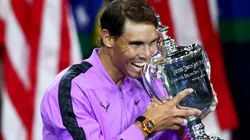 Rafael Nadal celebrates with the 2019 US Open trophy after beating Daniil Medvedev. (Getty)