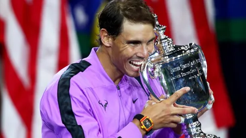 Rafael Nadal celebrates with the 2019 US Open trophy after beating Daniil Medvedev. (Getty)