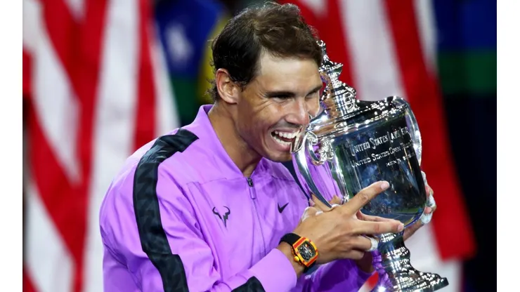 Rafael Nadal celebrates with the 2019 US Open trophy after beating Daniil Medvedev. (Getty)