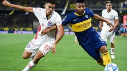 Frank Fabra of Boca Juniors (right) fights for the ball with Fausto Vera of Argentinos Juniors (left). (Getty)