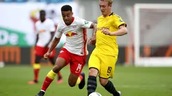 Tyler Adams of RB Leipzig (left) battles for possession with Julian Brandt of Borussia Dortmund (right). (Getty)