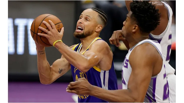 Stephen Curry and Hassan Whiteside. (Getty)