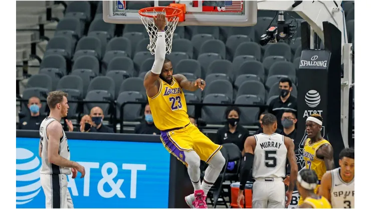 Spurs receive Lakers in consecutive games this season. (Getty)